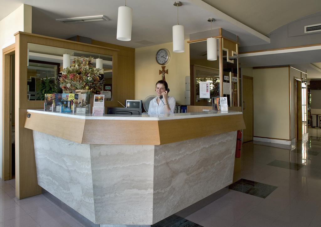 Coral Hotel เซนต์พอลส์เบย์ ภายนอก รูปภาพ